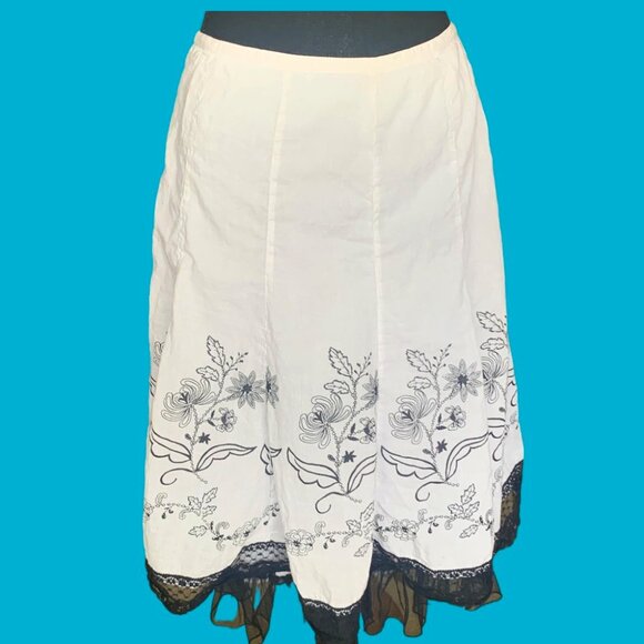 AGB White Cotton Lace Skirt - Picture 1 of 6